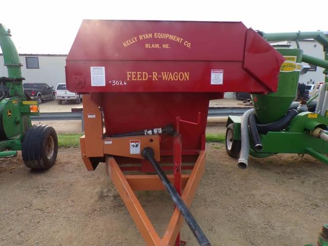 Image of Kelly Ryan Feed-R-Wagon equipment image 2