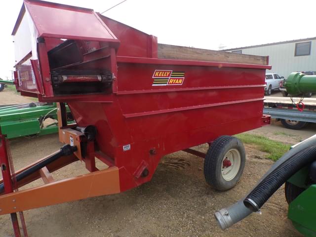 Image of Kelly Ryan Feed-R-Wagon equipment image 3