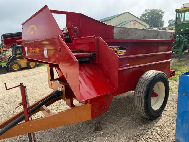 Image of Kelly Ryan Feed-R-Wagon equipment image 4