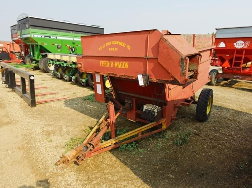 Kelly Ryan Feed-R-Wagon Equipment Image0