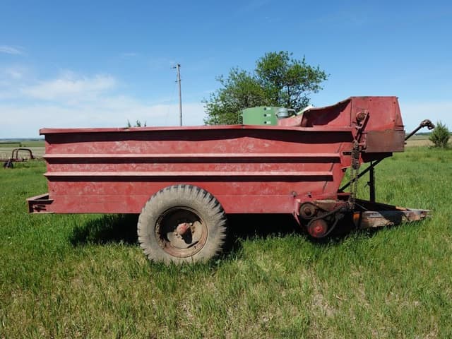 Image of Kelly Ryan Feed-R-Wagon equipment image 1