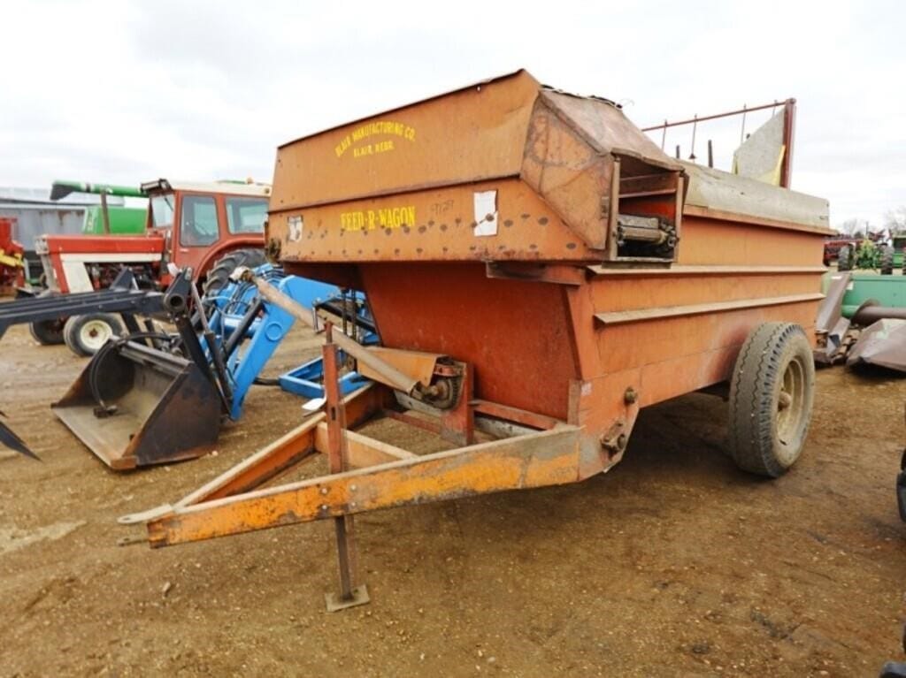 Kelly Ryan Feed-R-Wagon Equipment Image0