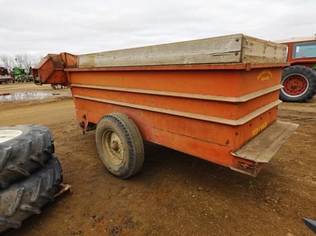 Image of Kelly Ryan Feed-R-Wagon equipment image 3