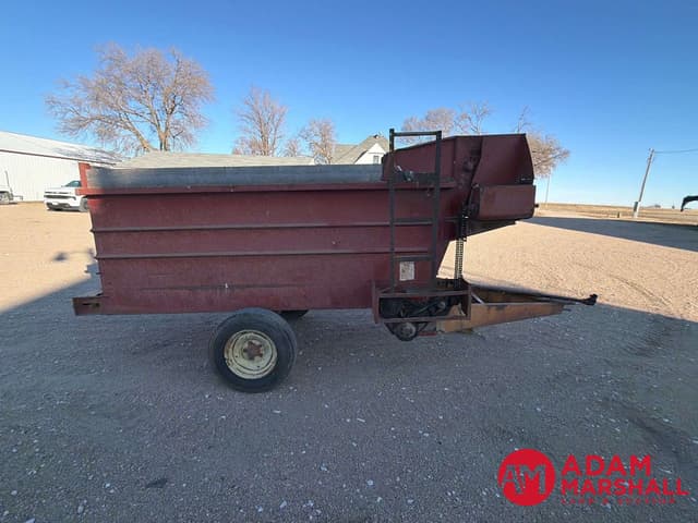Image of Kelly Ryan Feed-R-Wagon equipment image 3