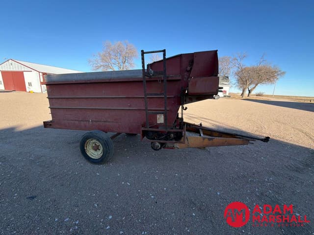 Image of Kelly Ryan Feed-R-Wagon equipment image 1
