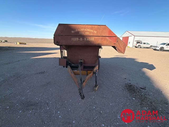 Image of Kelly Ryan Feed-R-Wagon equipment image 2