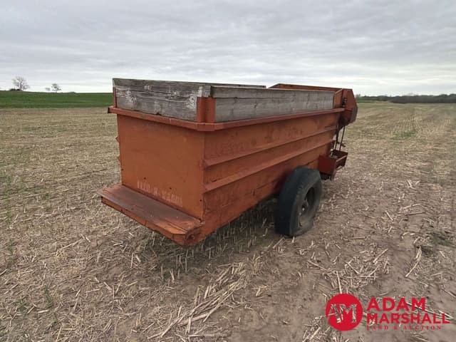 Image of Kelly Ryan Feed-R-Wagon equipment image 4