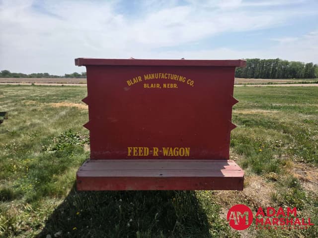 Image of Kelly Ryan Feed-R-Wagon equipment image 4