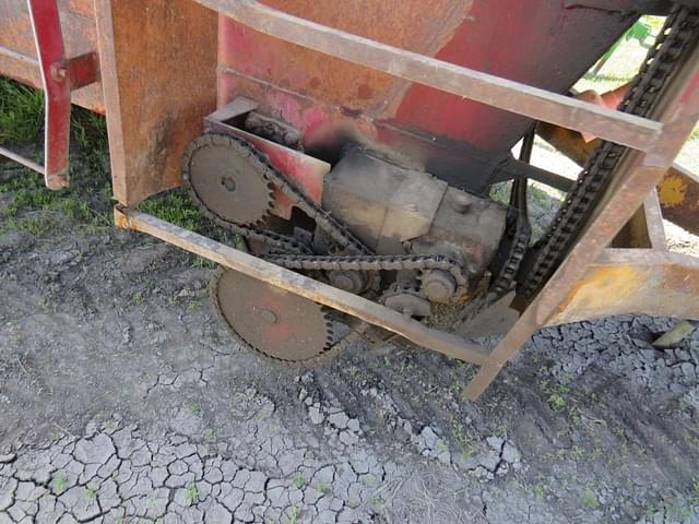Image of Kelly Ryan Feed-R-Wagon equipment image 3