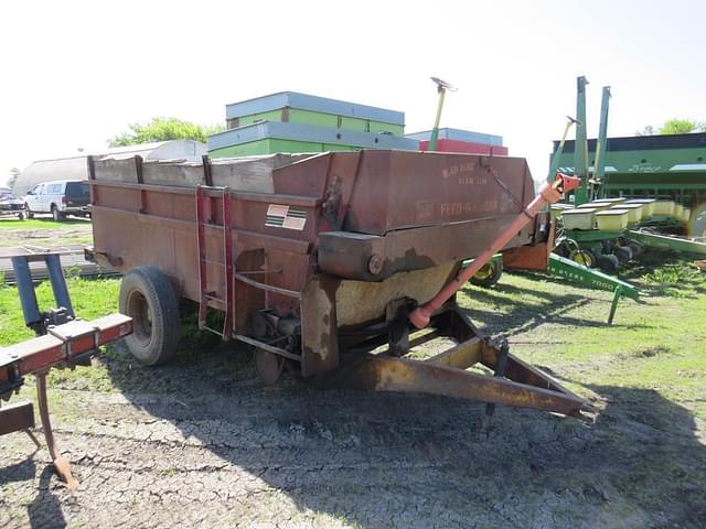 Image of Kelly Ryan Feed-R-Wagon equipment image 2