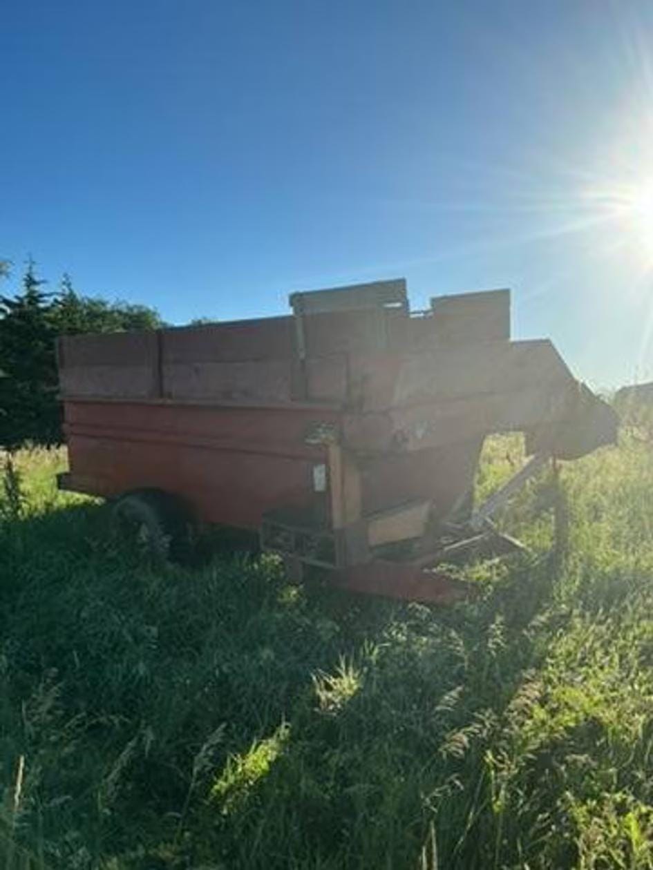 Kelly Ryan Feed-R-Wagon Equipment Image0