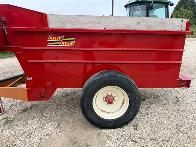 Image of Kelly Ryan Feed-R-Wagon equipment image 4