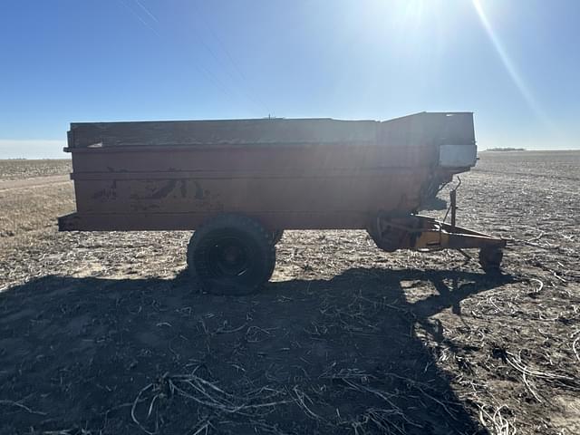 Image of Kelly Ryan Feed-R-Wagon equipment image 3