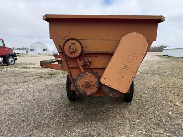 Image of Kelly Ryan Feed-R-Wagon equipment image 4