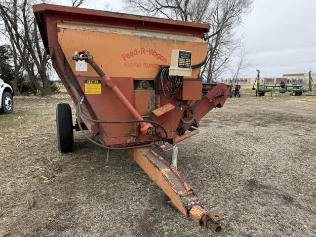 Image of Kelly Ryan Feed-R-Wagon equipment image 1