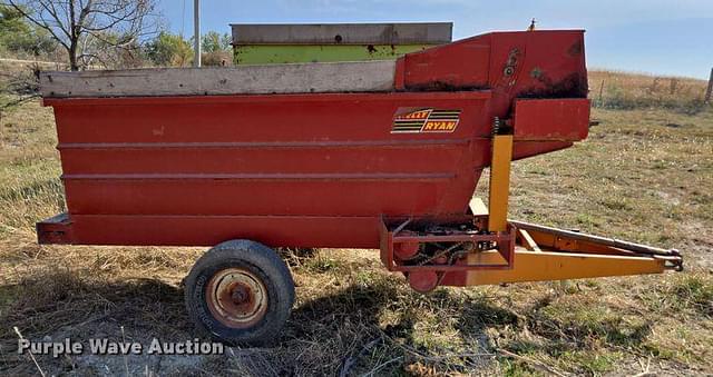 Image of Kelly Ryan Feed-R-Wagon equipment image 3