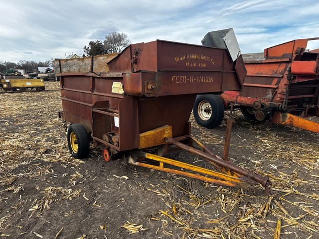 Image of Kelly Ryan Feed-R-Wagon equipment image 1