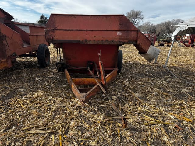 Image of Kelly Ryan Feed-R-Wagon equipment image 3
