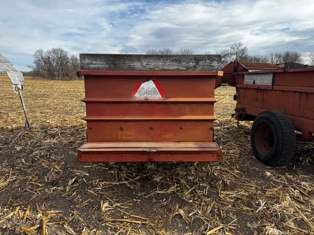 Image of Kelly Ryan Feed-R-Wagon equipment image 4