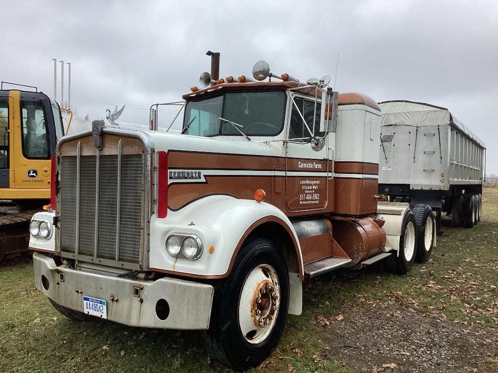 Main image Kenworth W900A