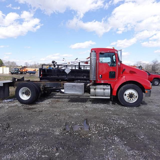 Image of Kenworth T-300 equipment image 2