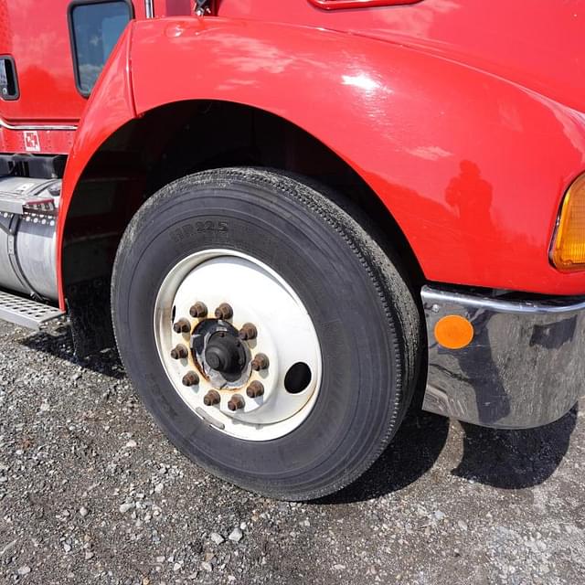 Image of Kenworth T-300 equipment image 4