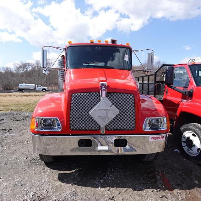 Image of Kenworth T-300 equipment image 1