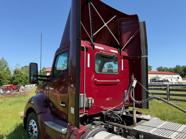 Image of Kenworth T680 equipment image 4