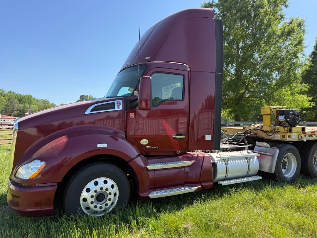 Image of Kenworth T680 Primary image