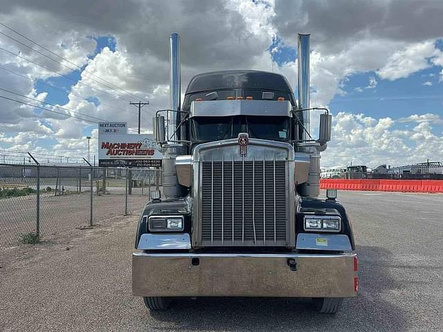 Image of Kenworth W900 equipment image 1