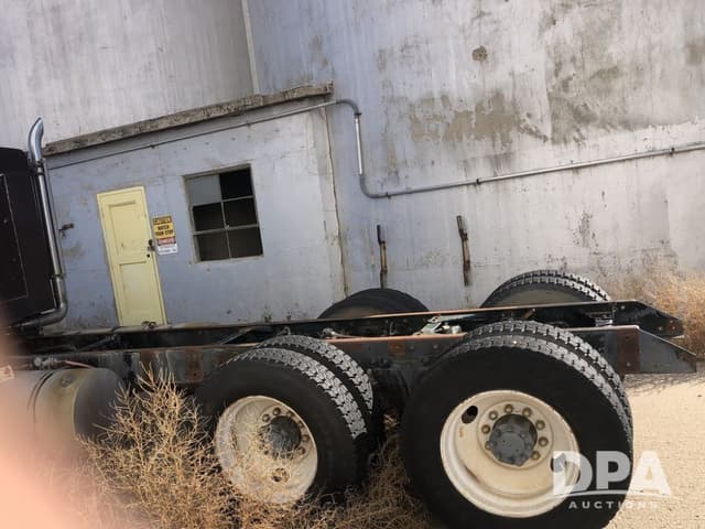 Image of Kenworth W900 equipment image 2