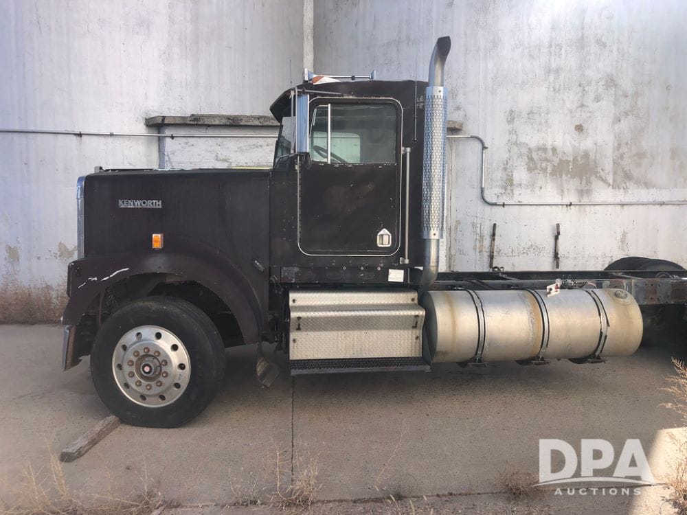 Kenworth W900 Equipment Image0
