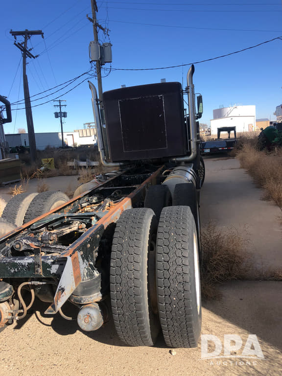 Image of Kenworth W900 equipment image 3