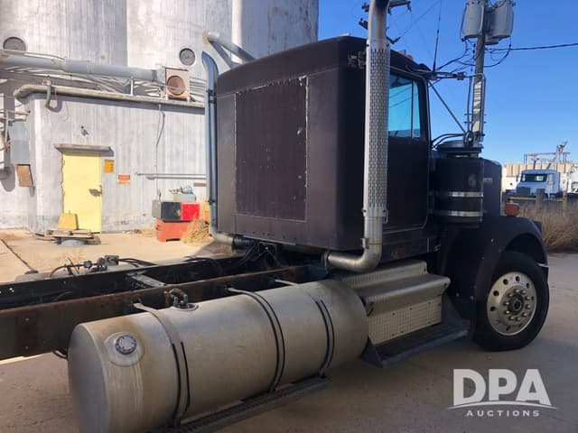 Image of Kenworth W900 equipment image 4