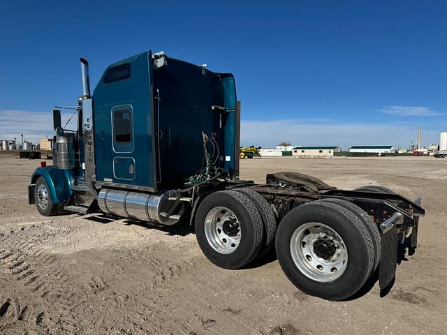 Image of Kenworth W900 equipment image 2