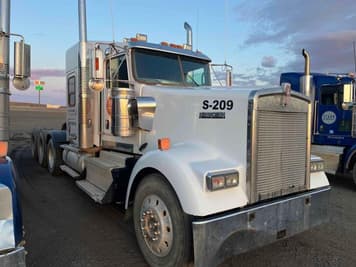 Main image Kenworth W900