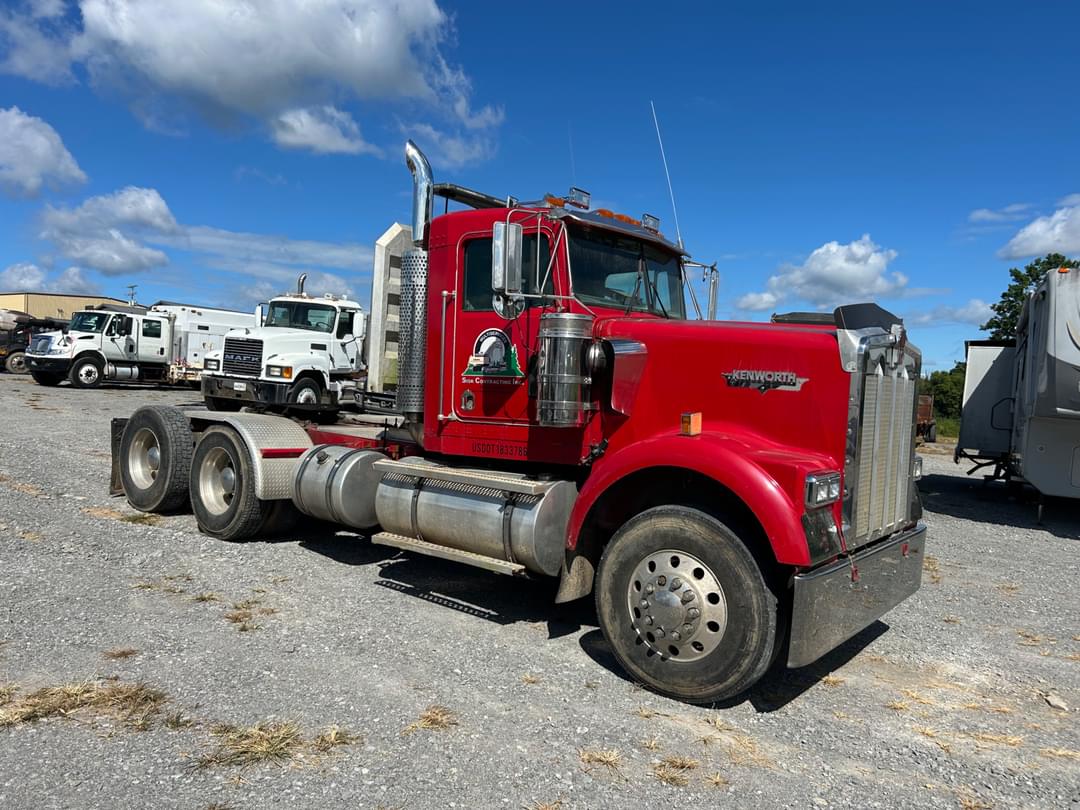 Image of Kenworth W900 Primary image
