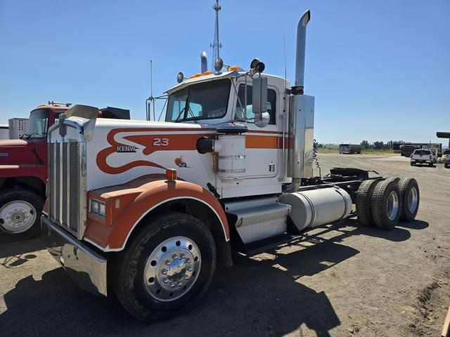 Image of Kenworth W900 equipment image 1