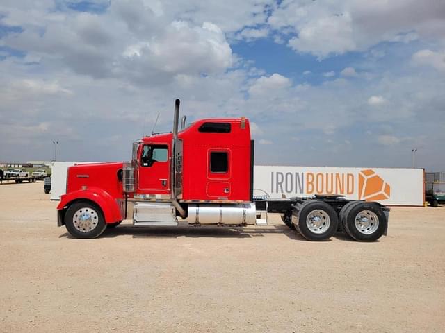 Image of Kenworth W900 equipment image 1