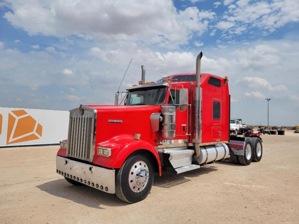 Image of Kenworth W900 Primary image