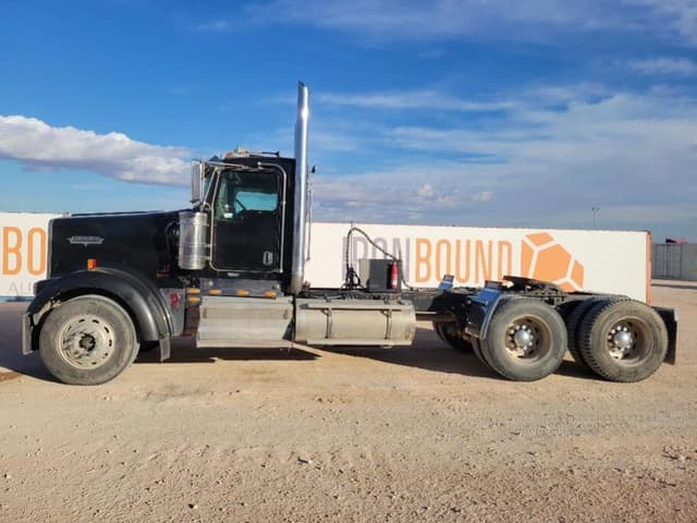 Image of Kenworth W900 equipment image 1