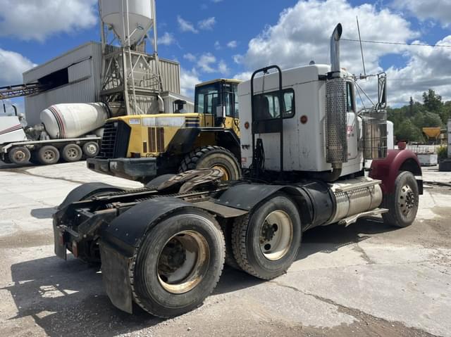 Image of Kenworth W900B equipment image 3