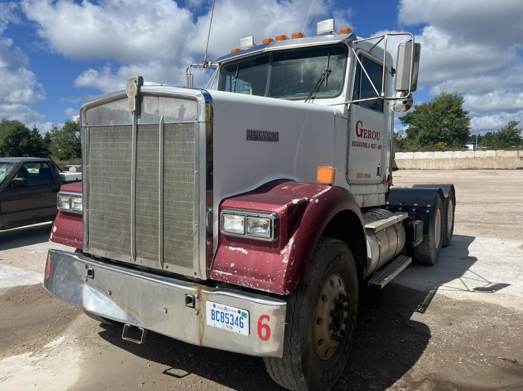 Image of Kenworth W900B Primary image