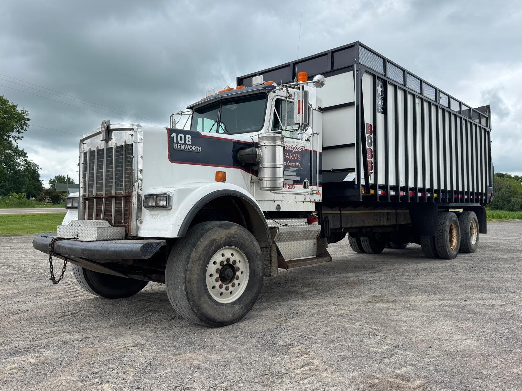 Kenworth W900L Equipment Image0