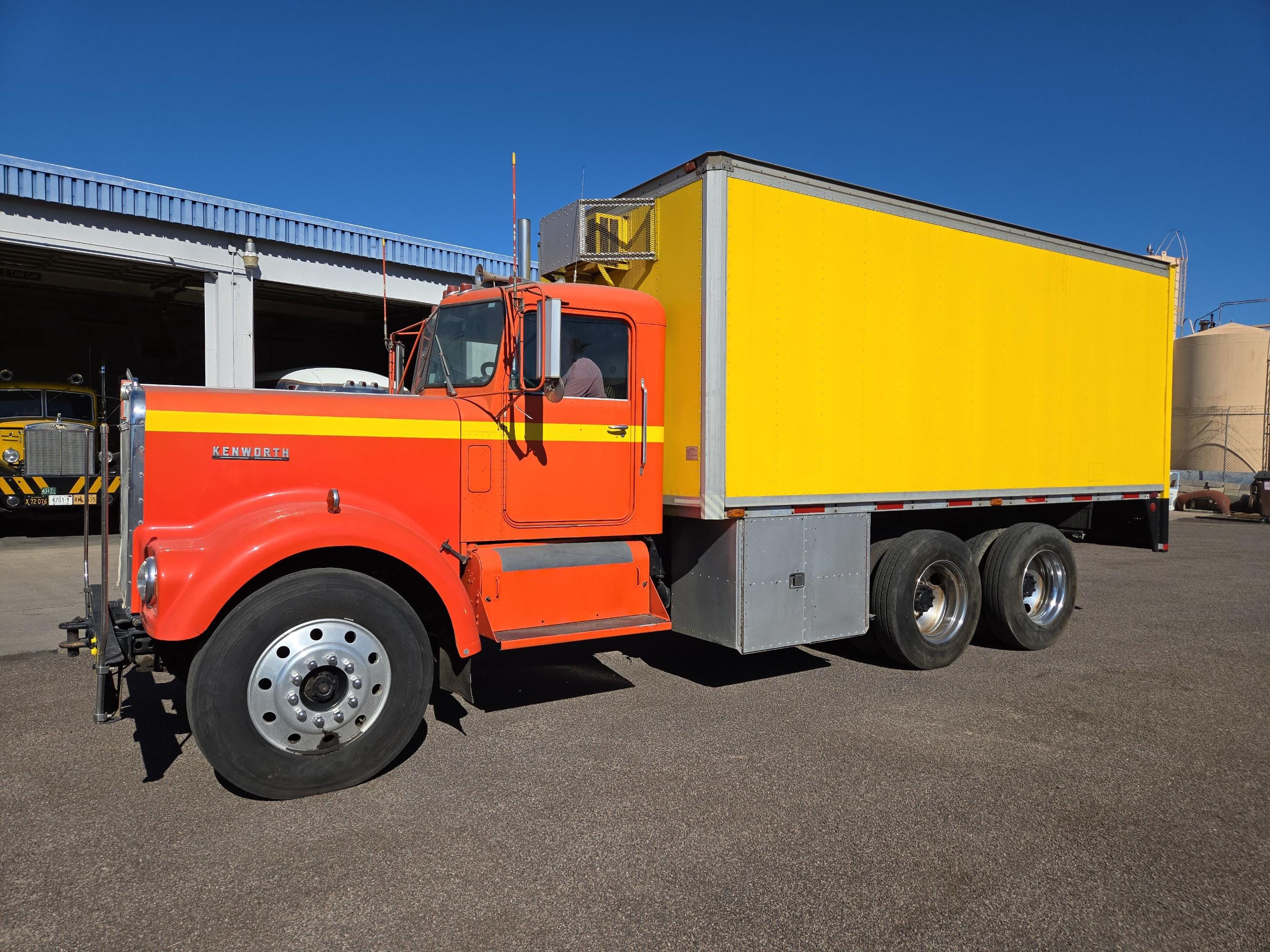 Main image Kenworth W925