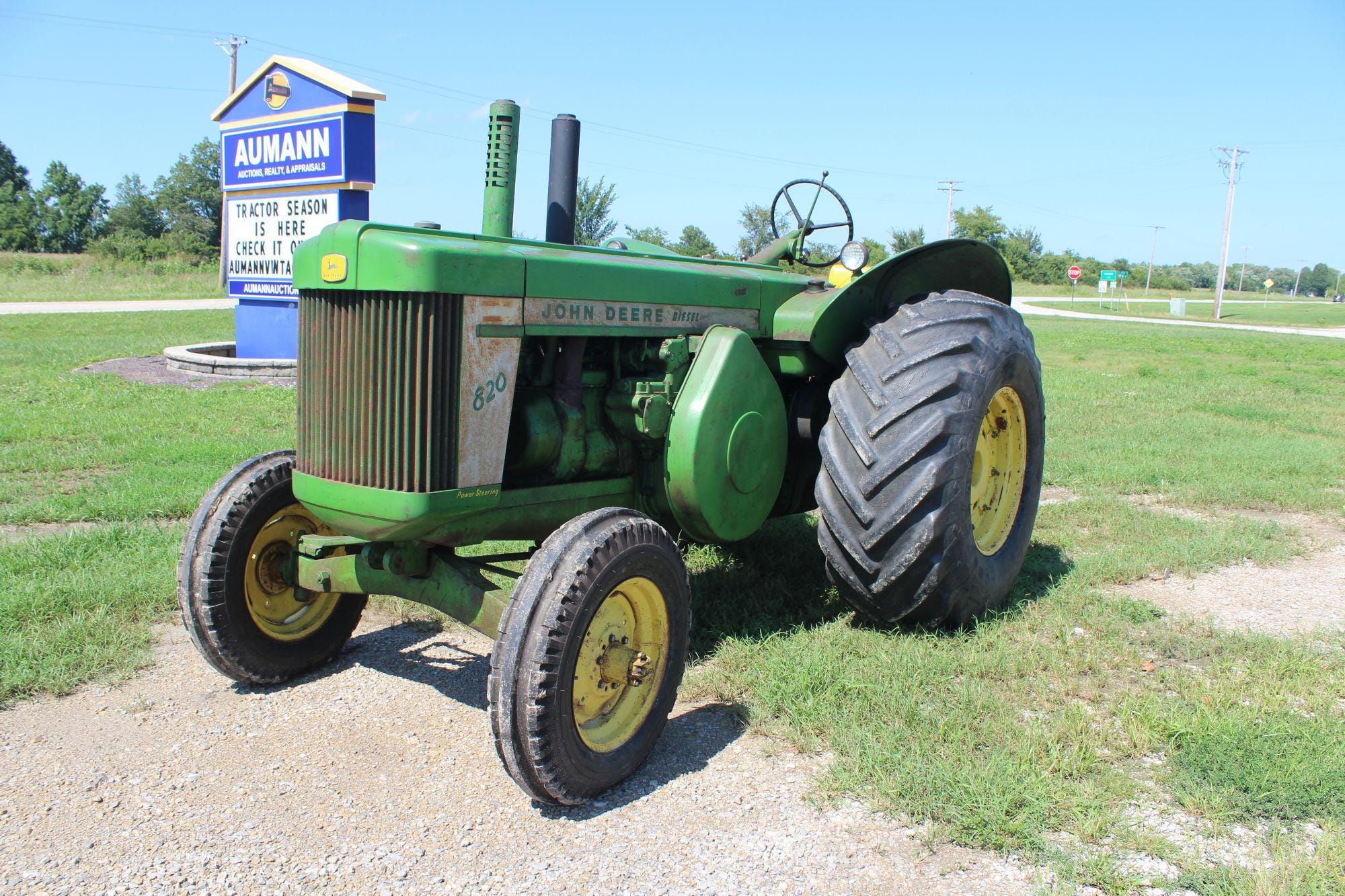 Main image John Deere 820