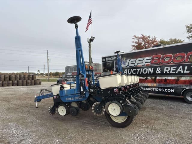 Image of Kinze 3000 equipment image 1