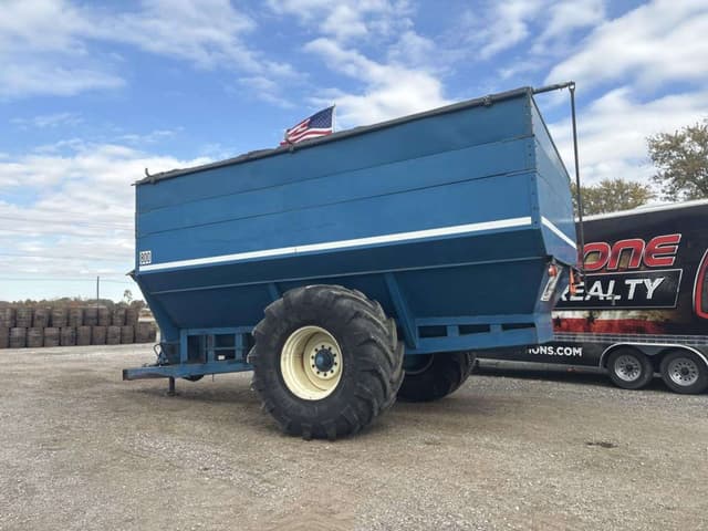 Image of Kinze 800 equipment image 1