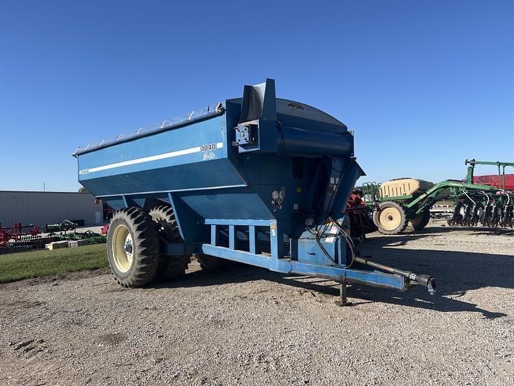 Kinze 1040 Equipment Image0