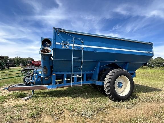 Image of Kinze 1040 equipment image 1